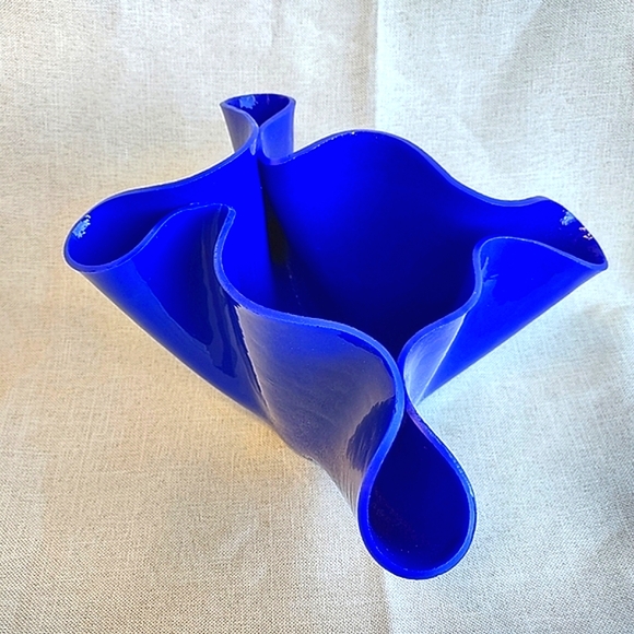 Vtg Folded Glass Art Vase Royal Blue Handkerchief Cortoccio Style 9" x 6" - Picture 10 of 10